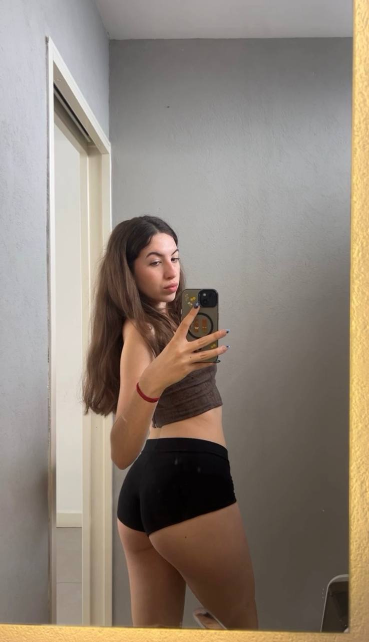 Amber in her underwear in Shanghai