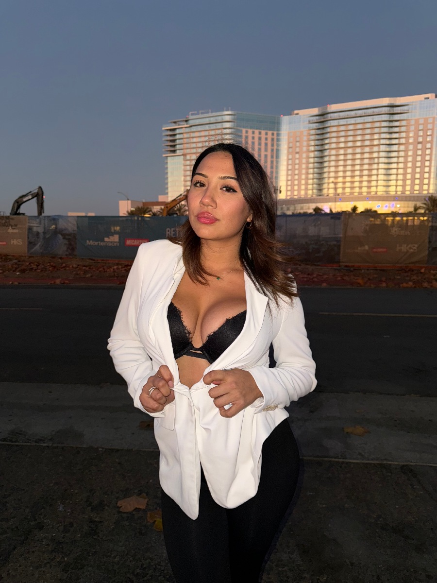 Take a pause and enjoy Ali Cruz — streaming from Shanghai