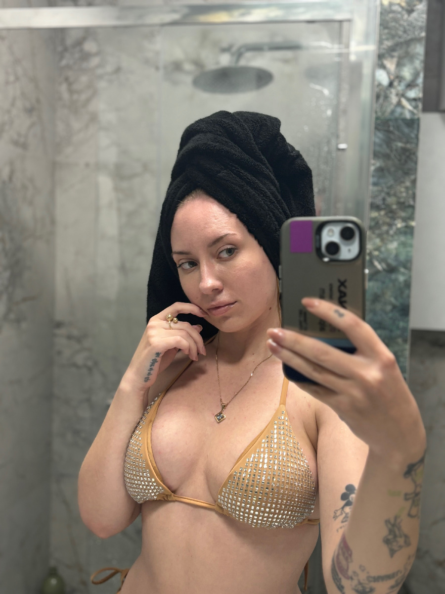 Nude girl KateV in Shanghai