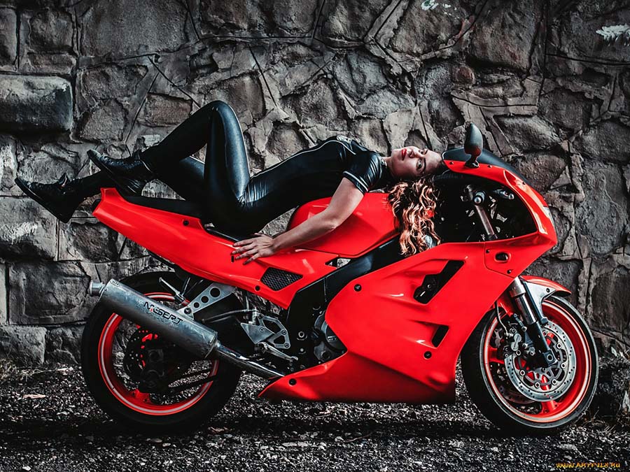 Beautiful girl Beautiful girls and motorcycles in Shanghai