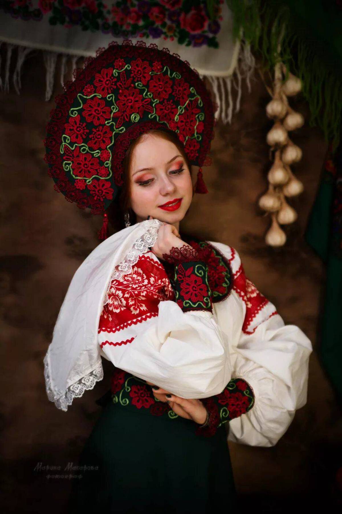 Take a pause and enjoy Women in Slavic costumes — streaming from Shanghai