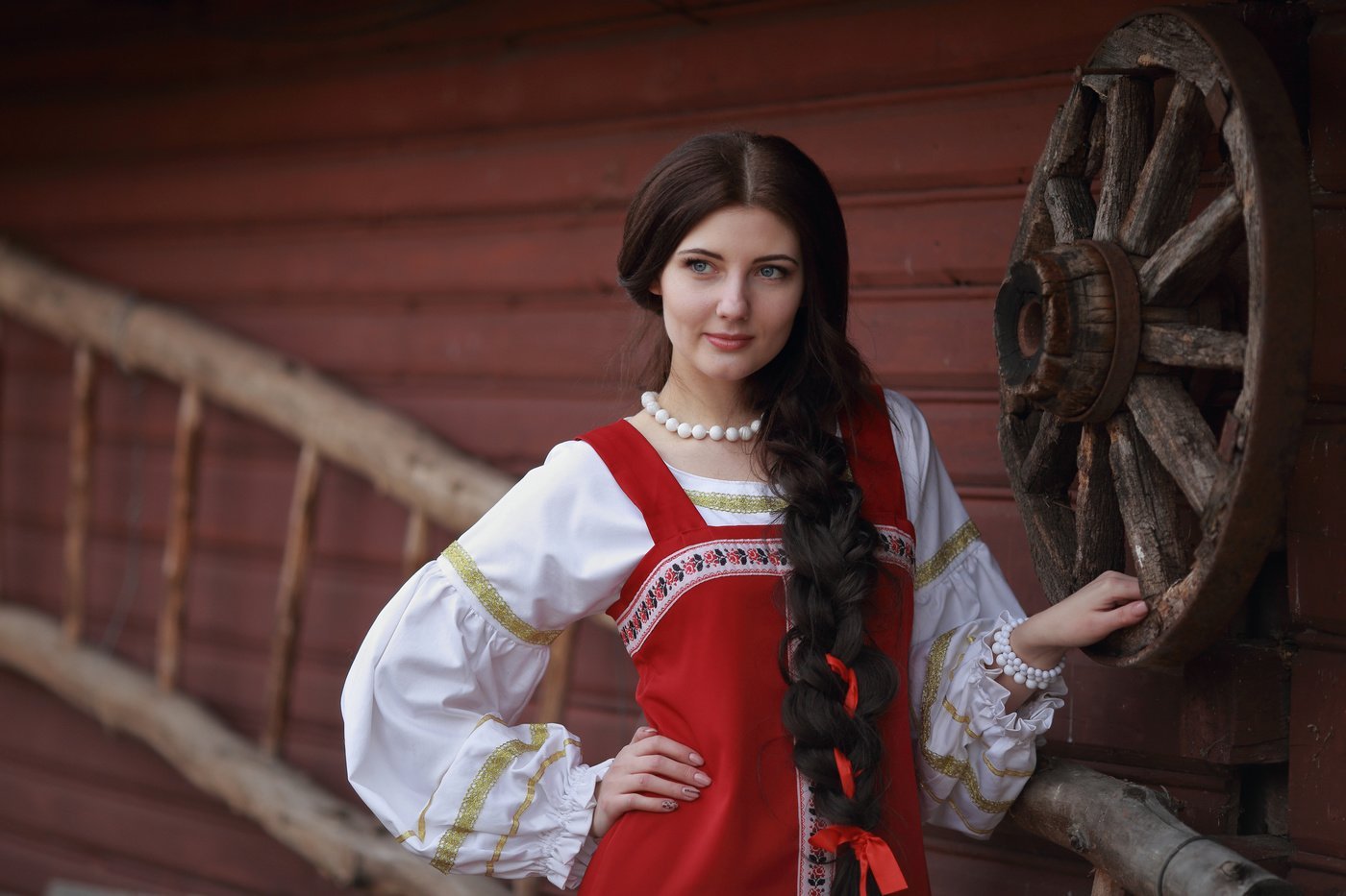 Girls in Slavic costumes’s look of the day — catch her live in Shanghai